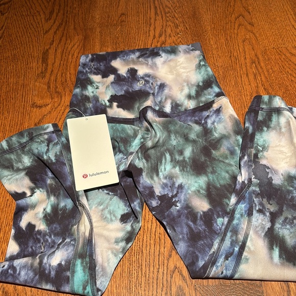 NWT Lululemon size 2 cropped align leggings - Picture 4 of 5